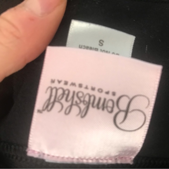 Bombshell sportswear reward sports bra mesh panel bottom cutout - Picture 5 of 5